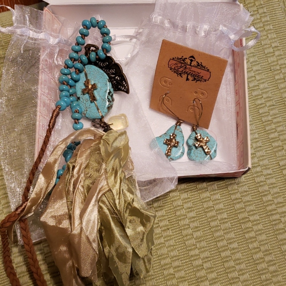 Jennie Earrings & Grace Neclace Set